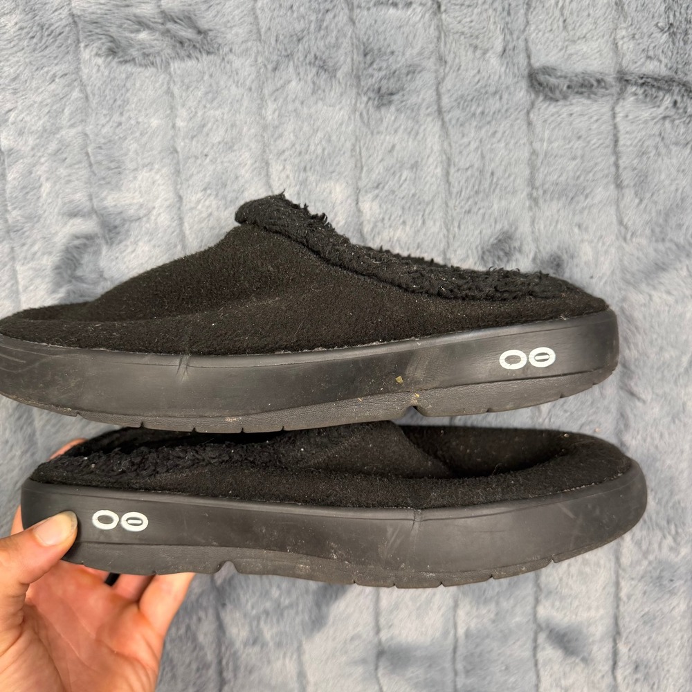 Oofos OOmg Luxe Mule Mens 10 Black Recovery Clog Faux Shearling Trim Slip On